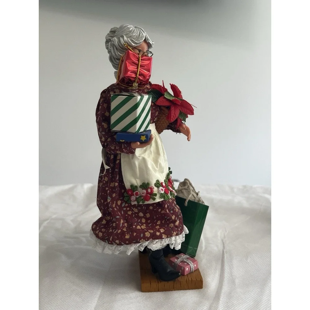 Vintage Clothtique Mrs Claus Personal Shopper Figurine Dept 56 Possible Dreams